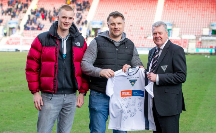 Signed 2004 Shirt winner